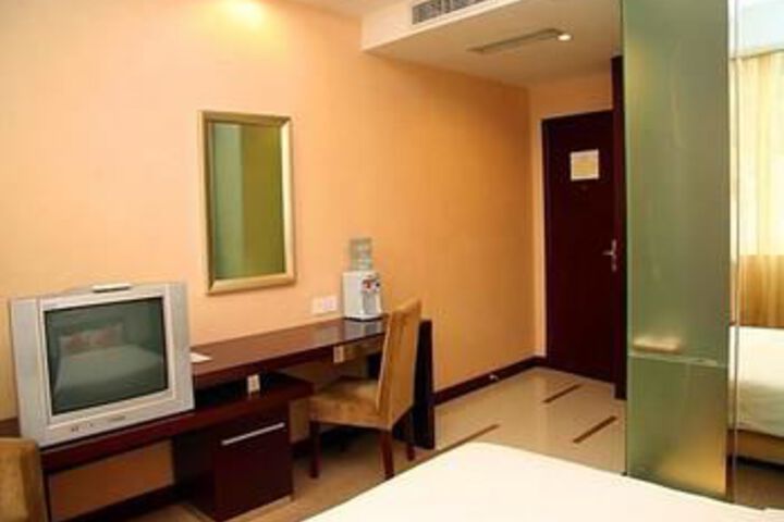 Room 15 of 50