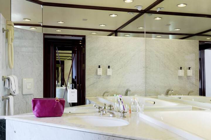 Room 40 of 60
