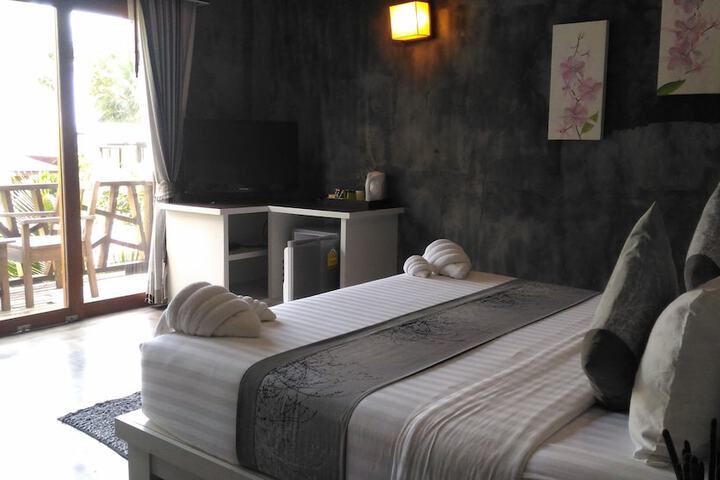 Room 12 of 151