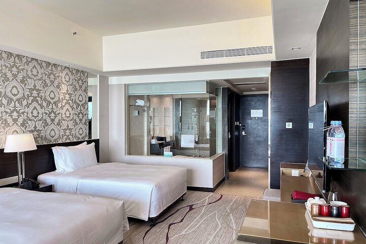 Room 28 of 104