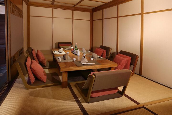 Dining 144 of 297