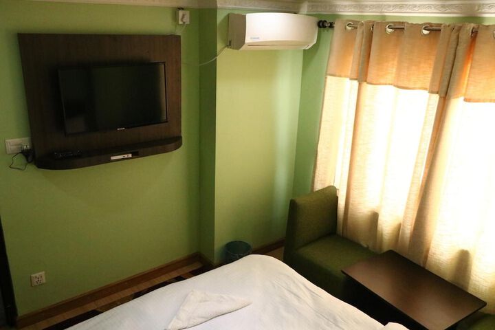 Room 26 of 39
