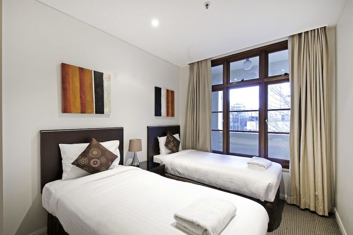 Room 7 of 32