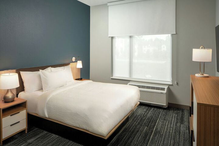 Room 6 of 16