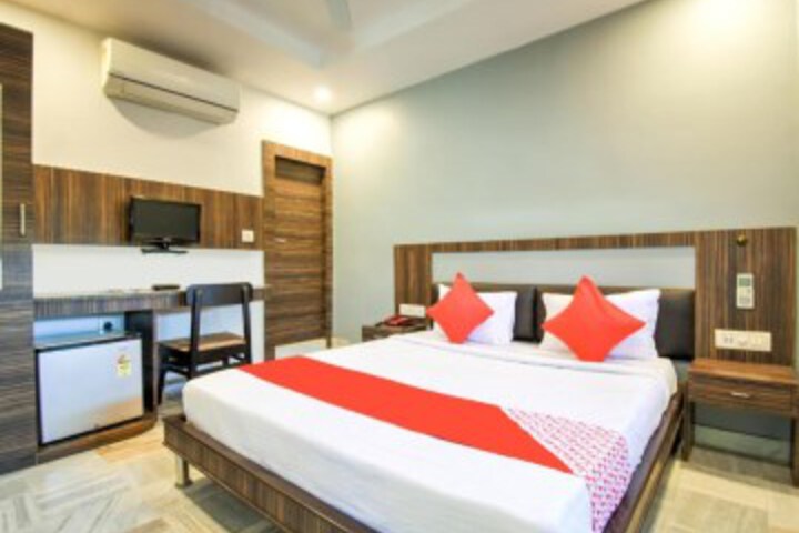OYO RCH268 Churuvilla