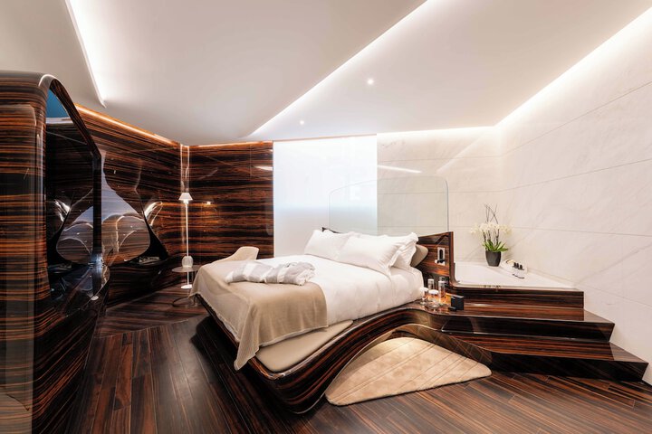 Room 11 of 105