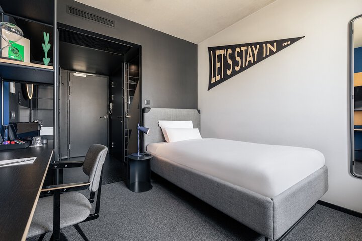 Room 20 of 146