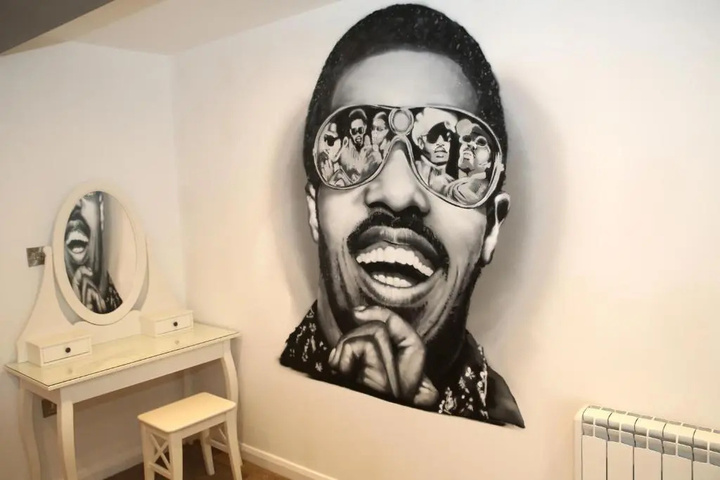 Room 6 of 9