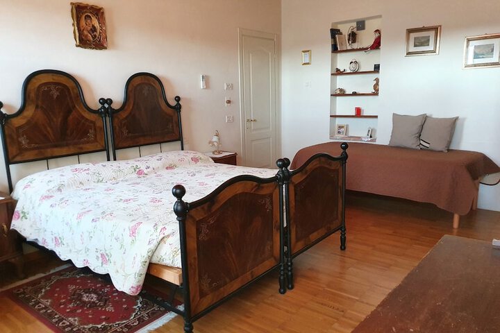 Room 7 of 27