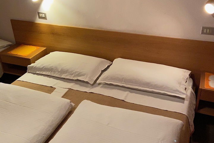 Room 6 of 44