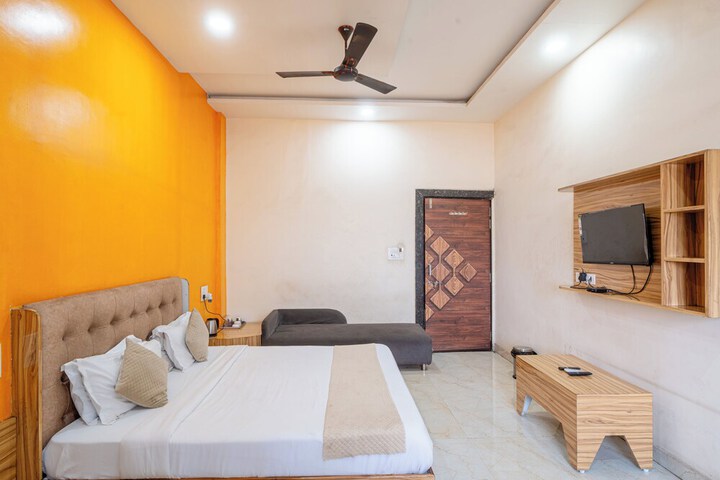 Room 15 of 73