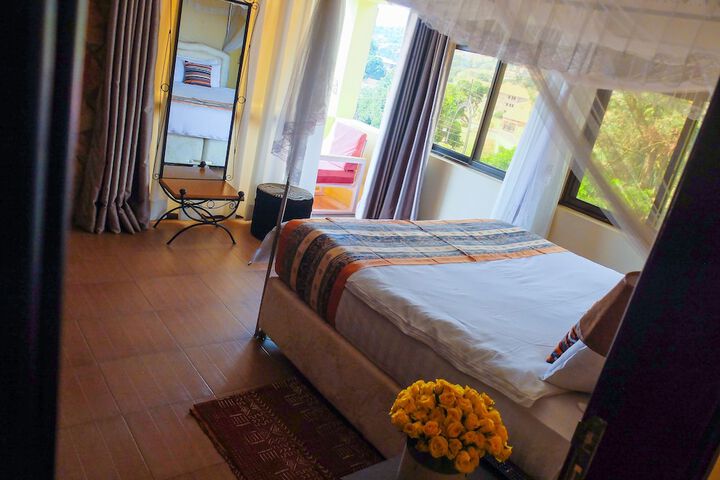 Room 3 of 32