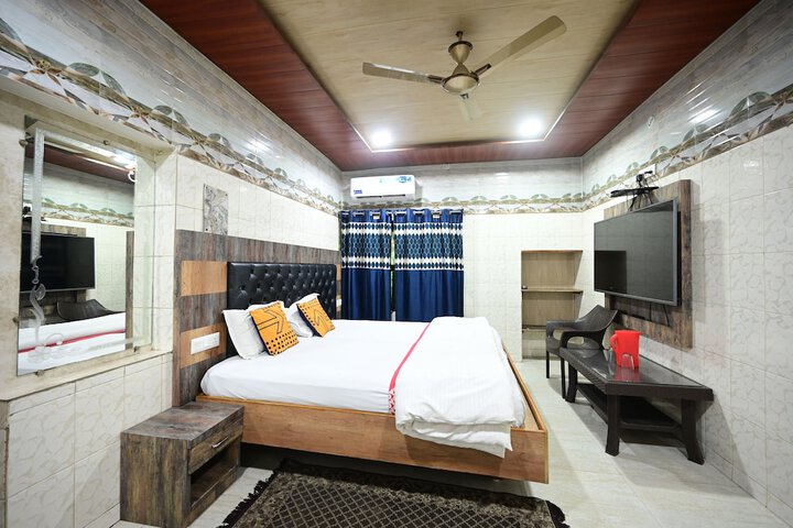 Room 4 of 20