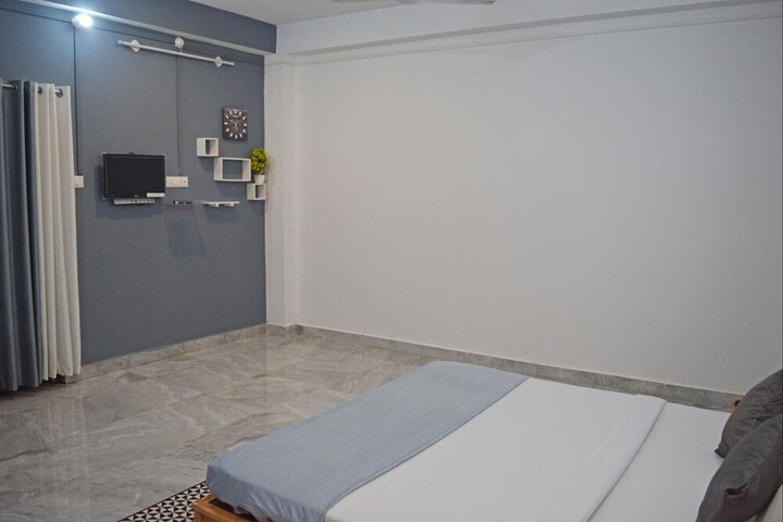 Room 5 of 19