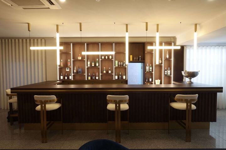 Lounge 68 of 70