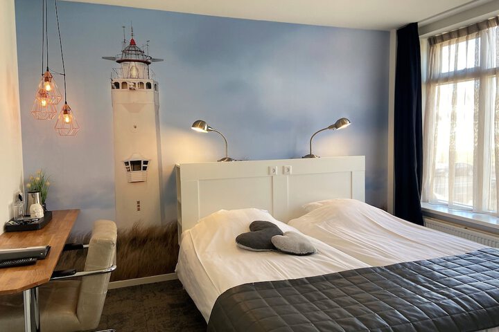 Room 5 of 62