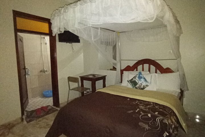 Room 19 of 76