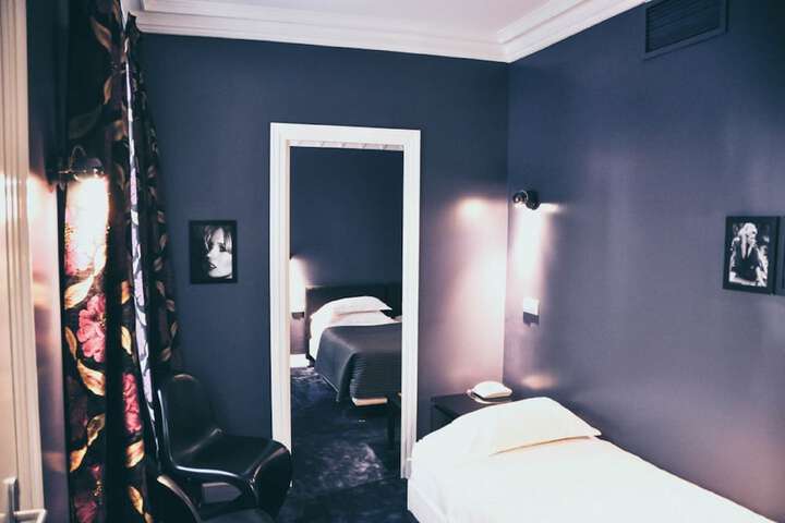 Room 6 of 74