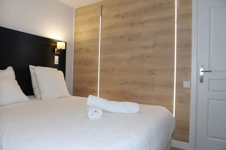 Room 3 of 53