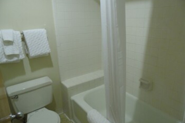 Room 2 of 28