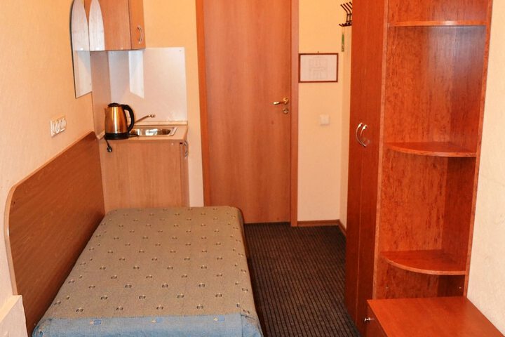 Room 2 of 10