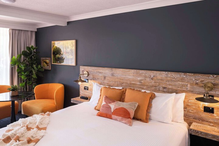 Room 2 of 36