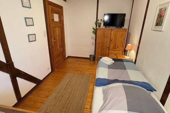 Room 32 of 69