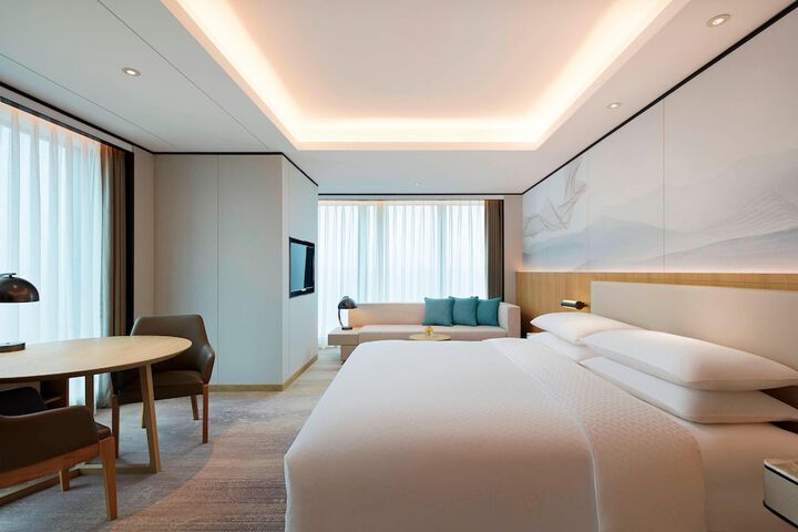 Room 12 of 46