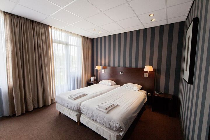 Room 13 of 33