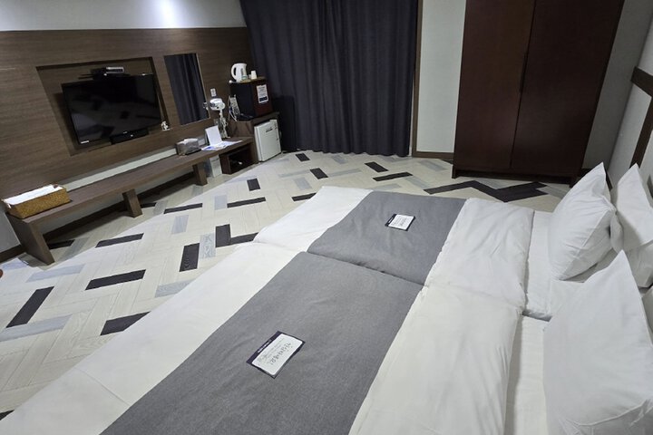 Room 153 of 184