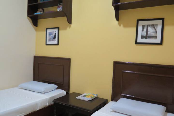 Room 10 of 25