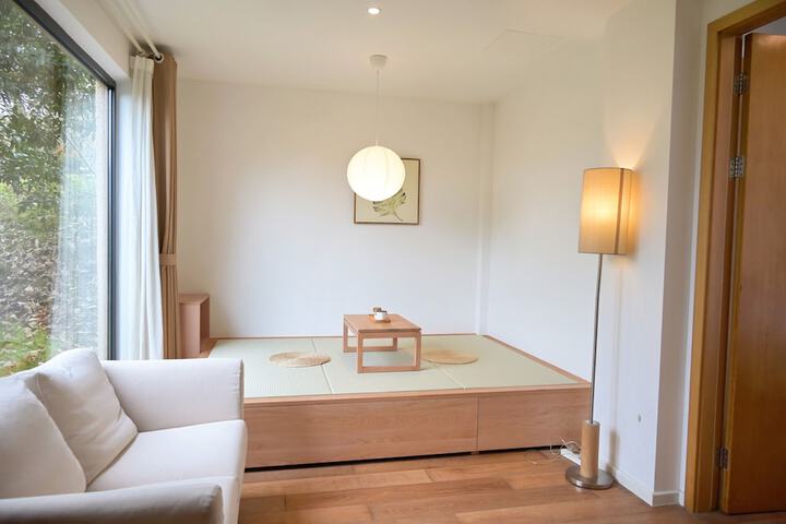 Room 52 of 218