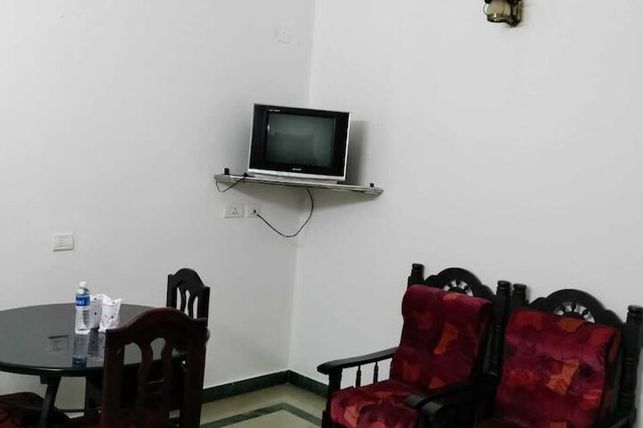 Room 11 of 18