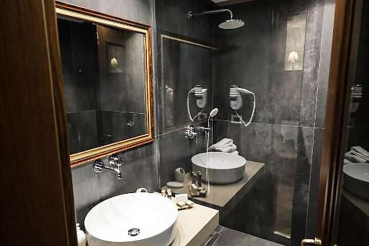 Room 75 of 97