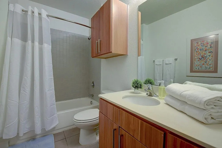 Room 8 of 27