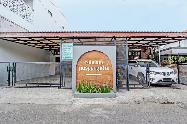 OYO 92757 Ndalem Pusponyidro Syariah