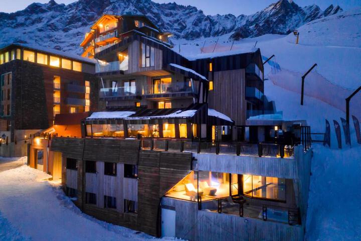 Bergman Mountain Hotel