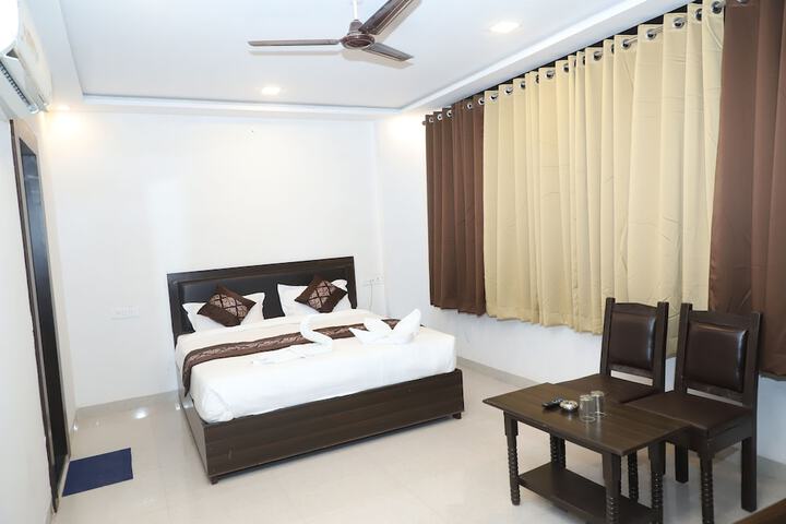 Room 13 of 37