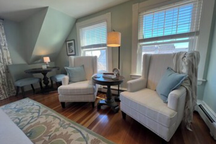 Room 40 of 297