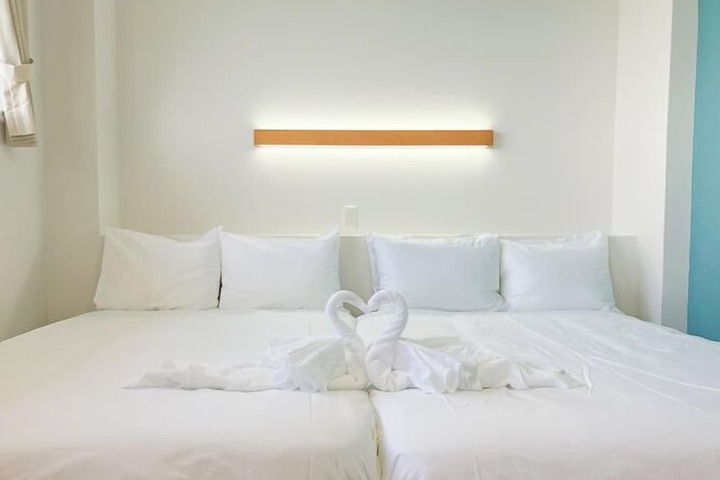 Room 10 of 26