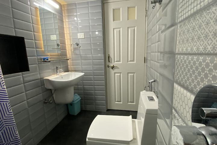 Room 52 of 99
