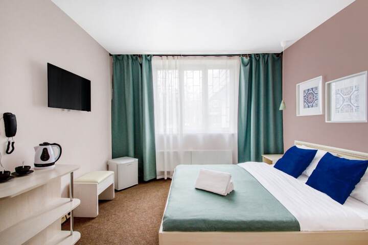 Room 5 of 9