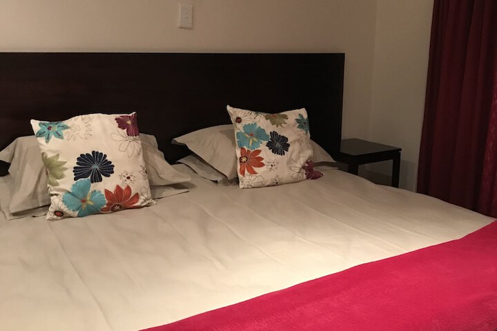 Room 7 of 18