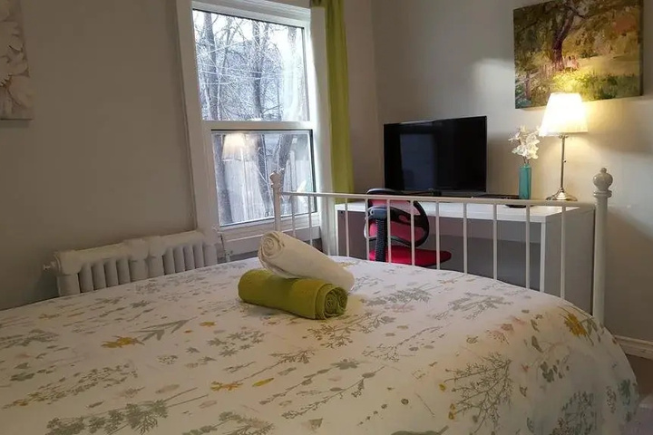 Room 12 of 28