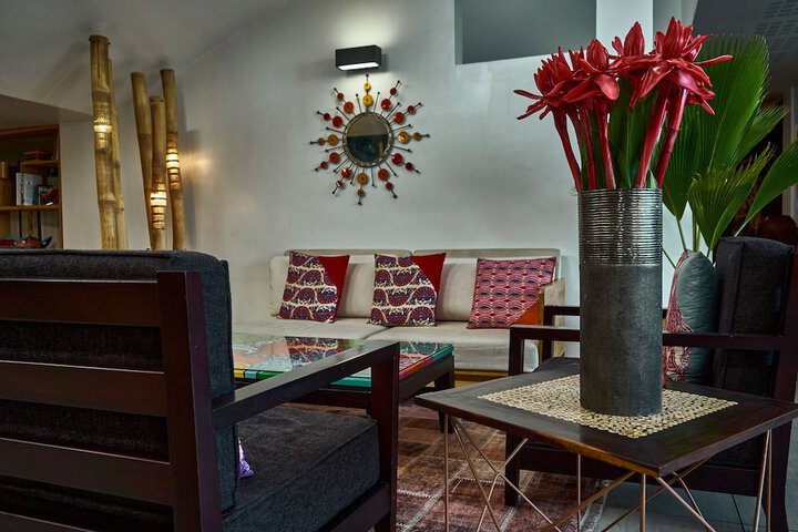 Lounge 66 of 100
