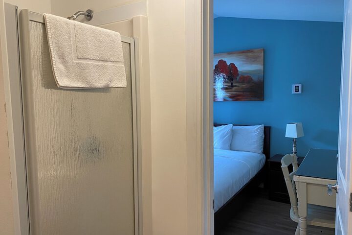 Room 33 of 59