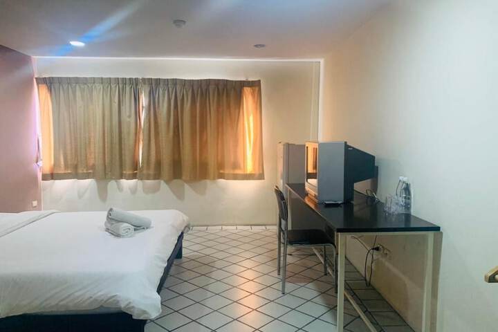 Room 9 of 28
