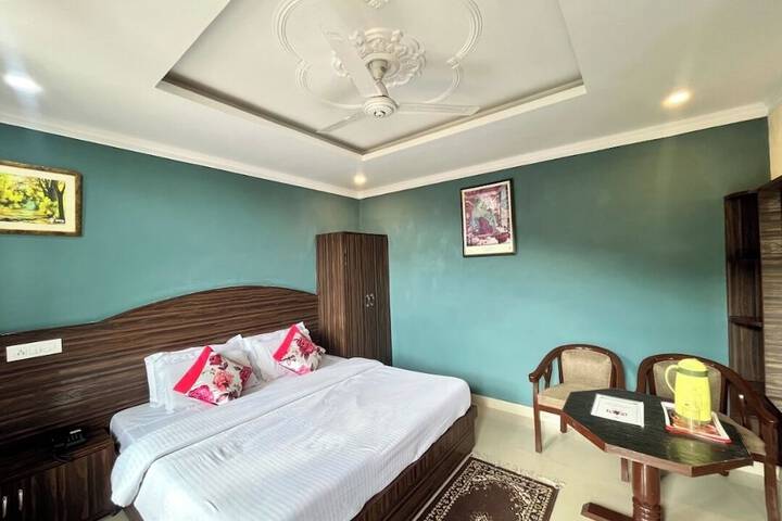 Room 10 of 16
