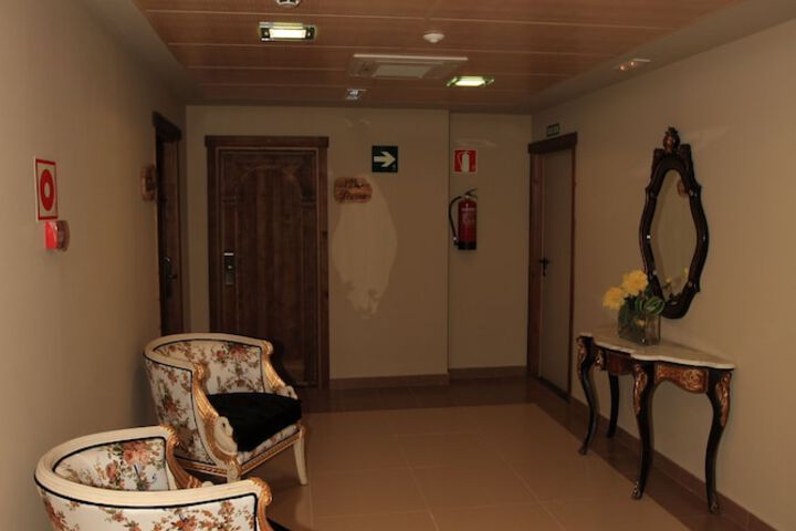 Ballroom/Hall 42 of 55