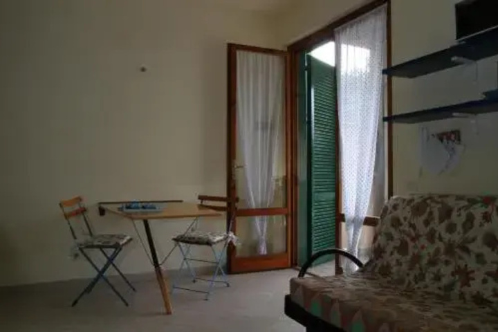 Room 2 of 10